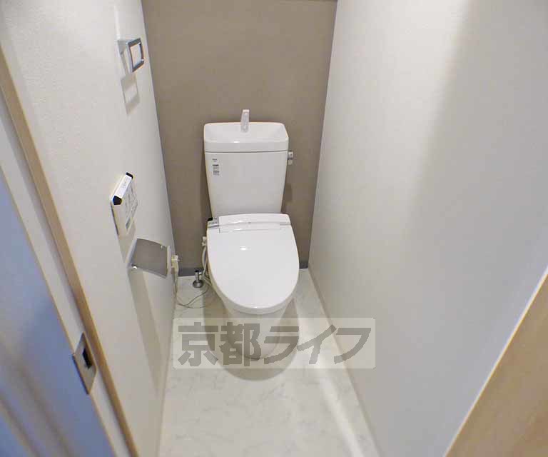 トイレ　ウォシュレット機能付きトイレです。
