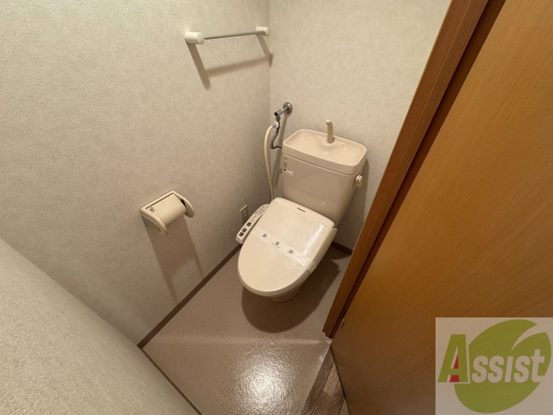 トイレ　こちらはトイレです。清潔感があり、安心して使用できます。