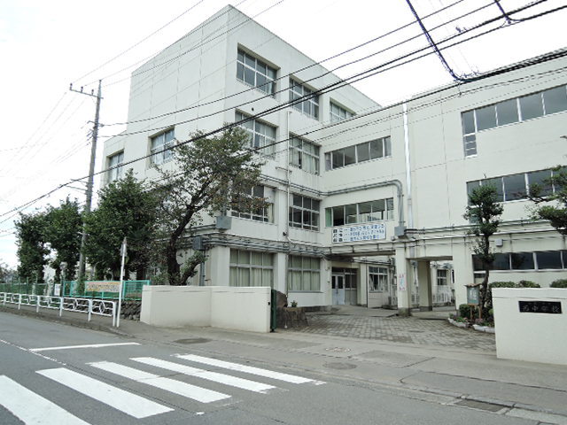 中学校　座間市立西中学校（中学校）まで400m