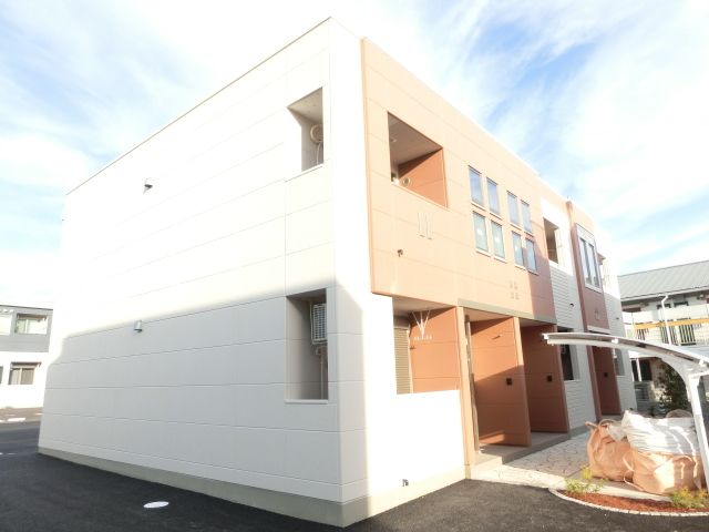 建物外観　閑静な住宅街に立地して落ち着いて過ごせます
