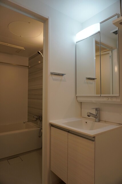 洗面設備　※写真は同タイプ住戸です。