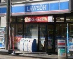 コンビニ　ローソン新宿三丁目駅前店（コンビニ）まで110m