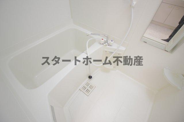 バス・シャワールーム　コンパクトで使いやすいお風呂です