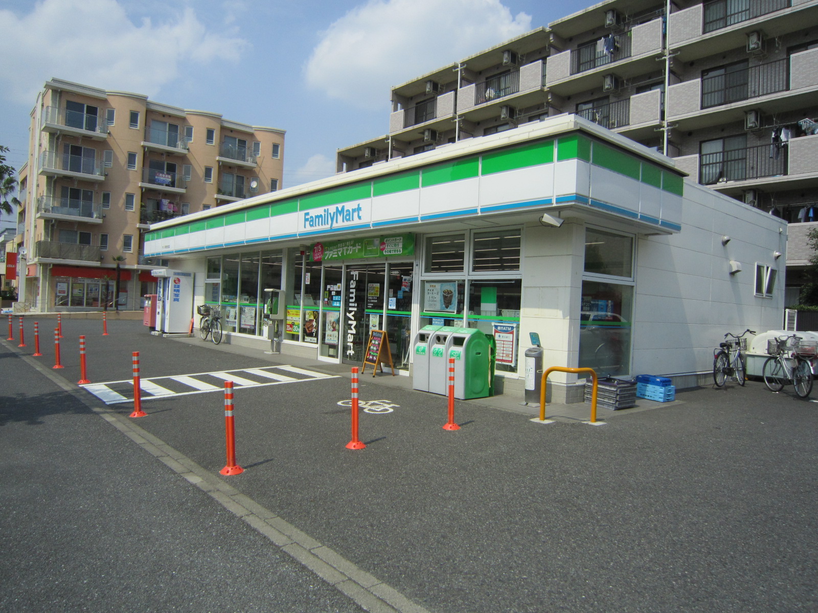 コンビニ　ファミリーマートサンズ新吉田店（コンビニ）まで157m