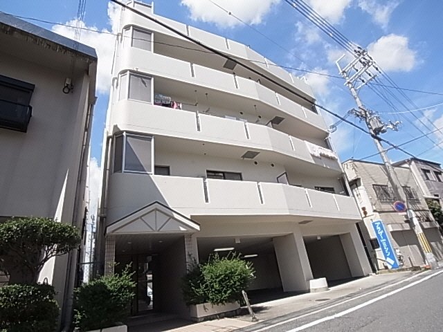 【大和高田市北本町のマンションの建物外観】