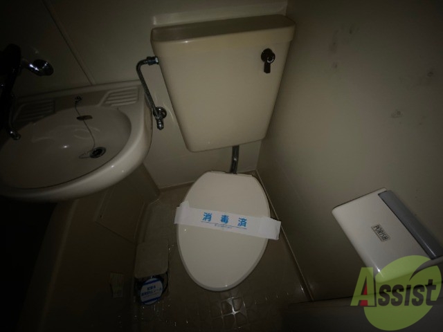 トイレ　こちらはトイレです。清潔感があり、安心して使用できます。