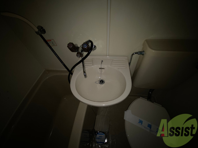 洗面設備　洗面台。朝の身支度はここでばっちり決めましょう。