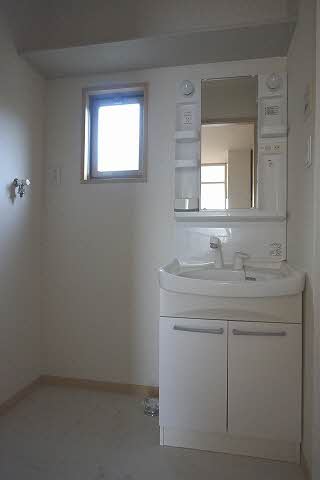 洗面設備　シャワー付き洗面台♪