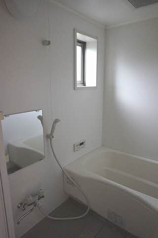 バス・シャワールーム　追い炊き機能付き♪