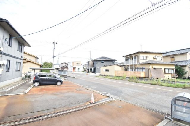 【新潟市秋葉区車場のアパートの駐車場】