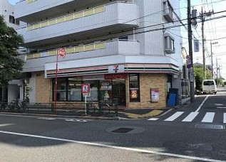 【ブライズ世田谷桜のコンビニ】