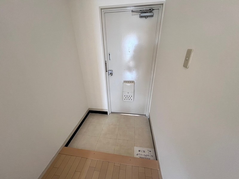 【神戸市灘区篠原本町のマンションの玄関】