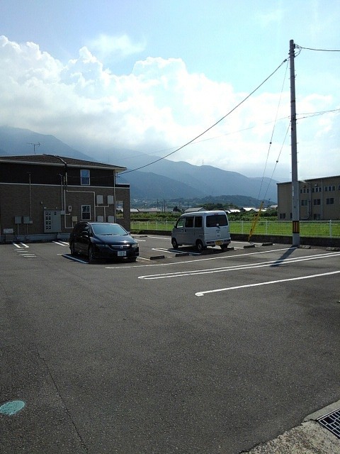 【四国中央市土居町津根のアパートの駐車場】