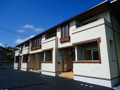 吾妻郡中之条町大字伊勢町のアパートの建物外観