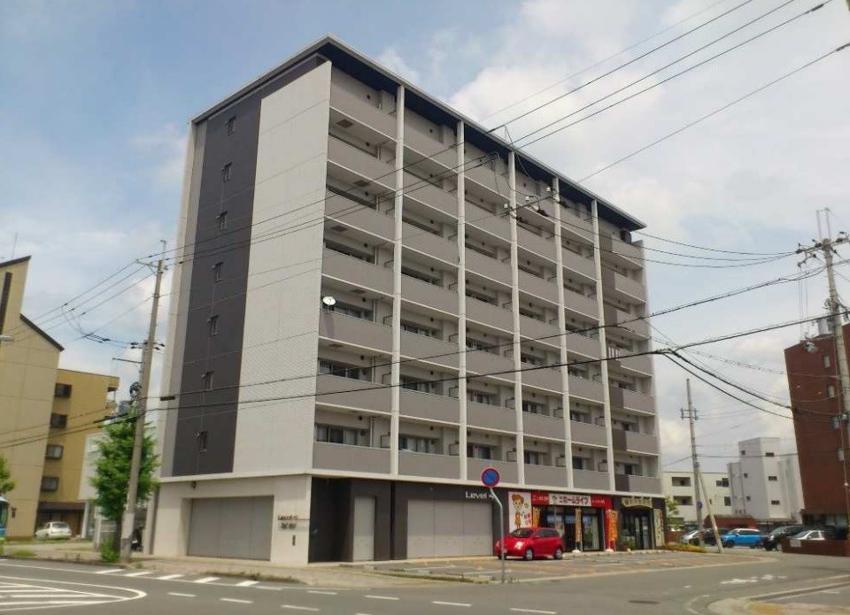 【加古川市加古川町平野のマンションの建物外観】