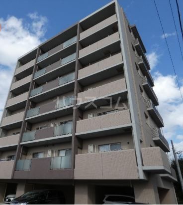 袋井市高尾町のマンションの建物外観