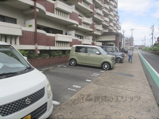 【センチュリーアスカ３の駐車場】