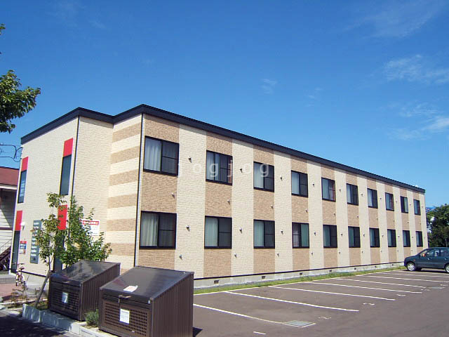 レオパレスシャルマンの建物外観