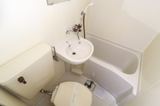 洗面設備　※別号室の写真です。