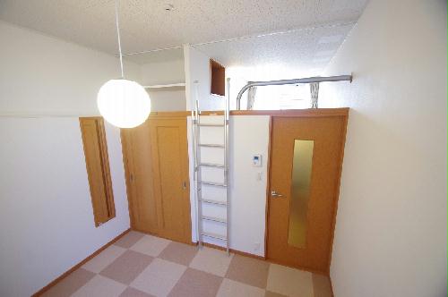 居室・リビング　ロフト付きタイプは天井が高くて開放的！