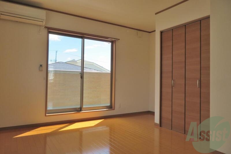 居室・リビング　角部屋となっておりますので、明るく風通しのいいです。