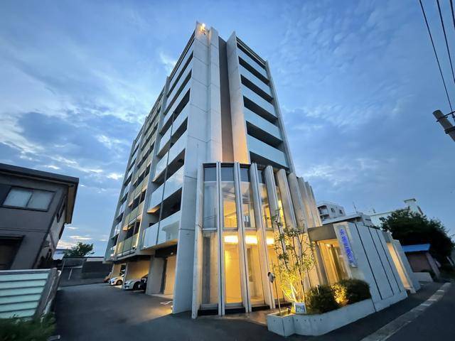 建物外観　夕方のおしゃれな景観