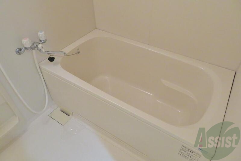 バス・シャワールーム　広いバスタブ。一日の疲れも一気にとれそうです。