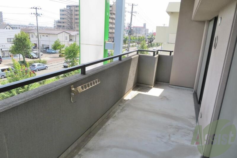 バルコニー　ベランダも広々。家庭菜園も出来ちゃいそうです。