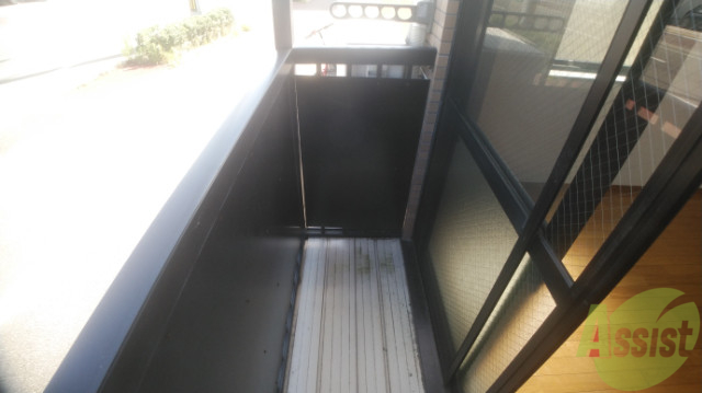 バルコニー　バルコニーはきれいで日も良く差し洗濯物もよく乾きそうです。