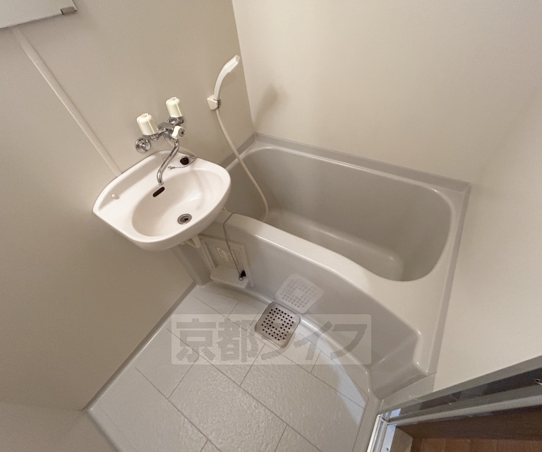 バス・シャワールーム　セパレートの浴室です。