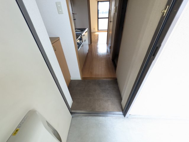 玄関　新栄サンハイツ