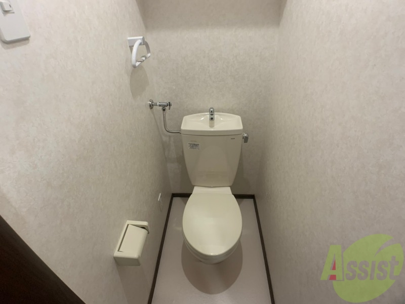 トイレ　こちらはトイレです。清潔感があり、安心して使用できます。