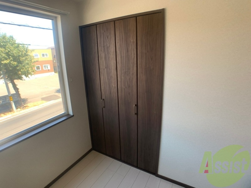 収納　寝室の収納です。部屋がすっきり片付きます。