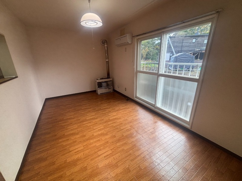 居室・リビング　明るいリビング