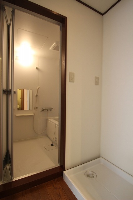 バス・シャワールーム　同物件、別号室のものです。