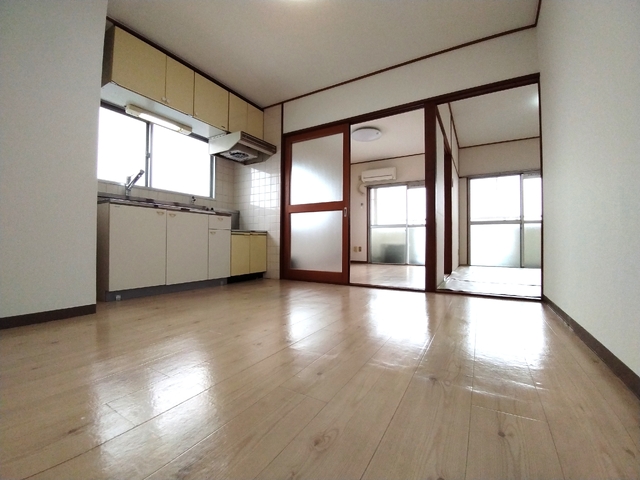 居室・リビング　６帖のダイニングキッチン