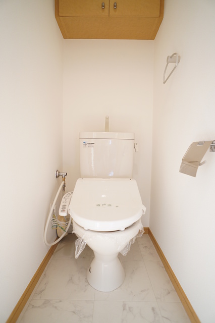 トイレ　参考写真（同建物別部屋のものです）