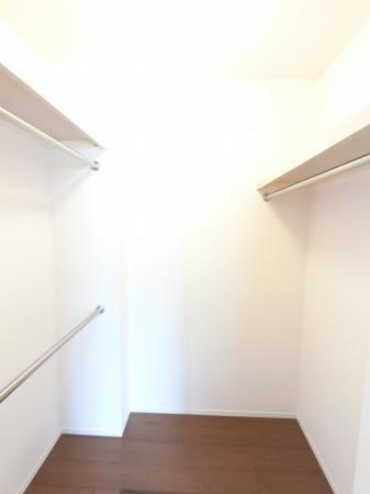 収納　たっぷりしまえるウォークインクローゼット！