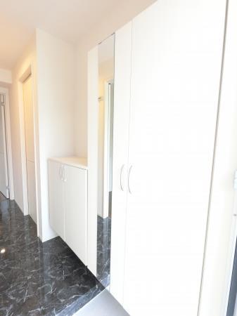 玄関　大型のシューズクローゼットがあります☆