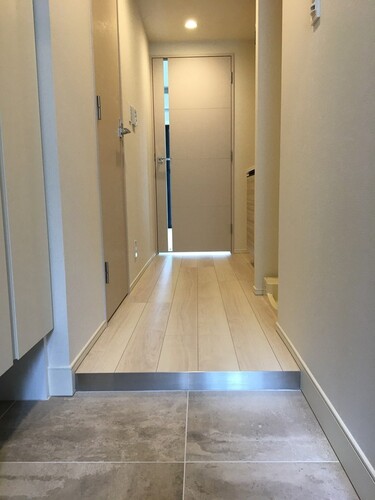 玄関　玄関　※2019年7月撮影