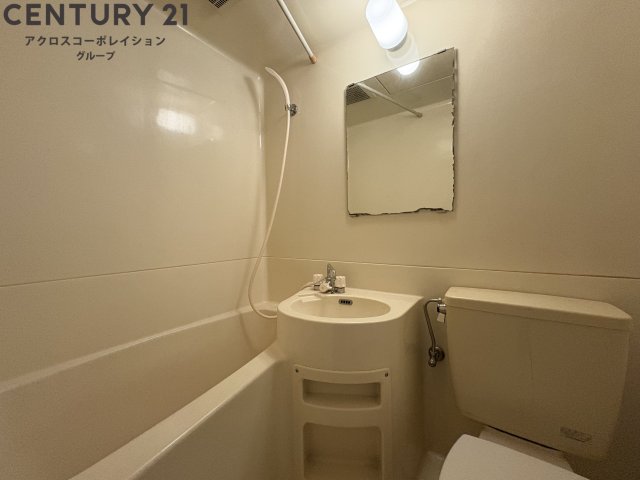 バス・シャワールーム　シンプルなユニットバス