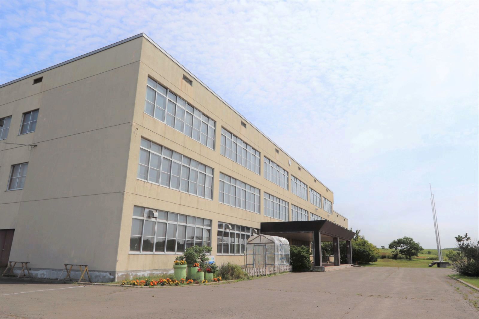 中学校　根室市立啓雲中学校（中学校）まで306m