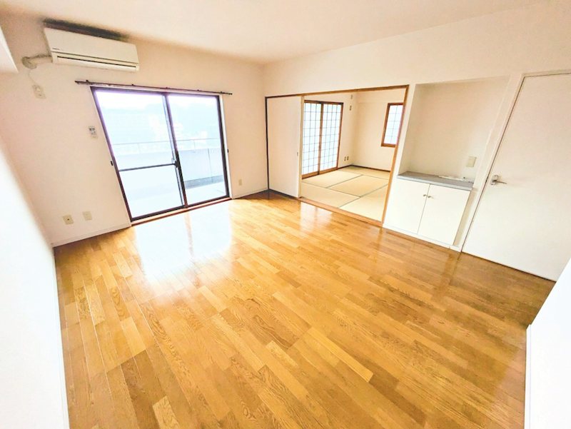 居室・リビング　左右反転です。