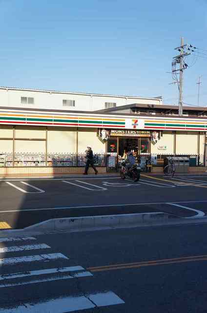 コンビニ　セブンイレブン堺百舌鳥梅町3丁店（コンビニ）まで247m