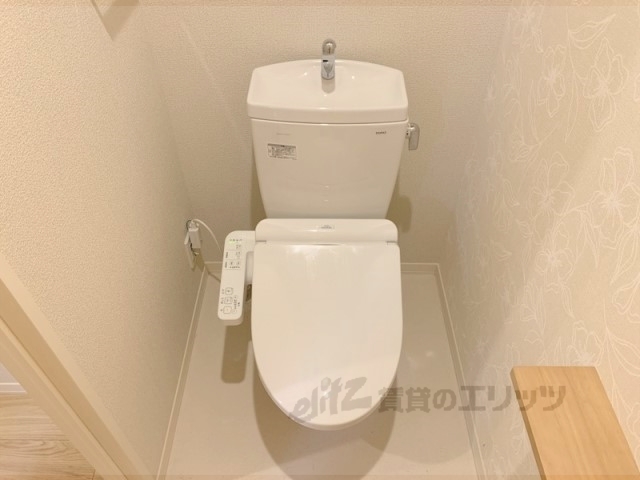 トイレ　デスク