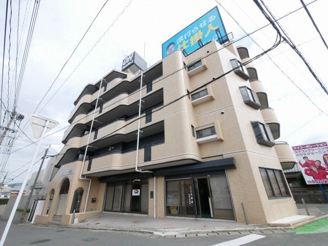 建物外観　落ち着いた雰囲気の外観です