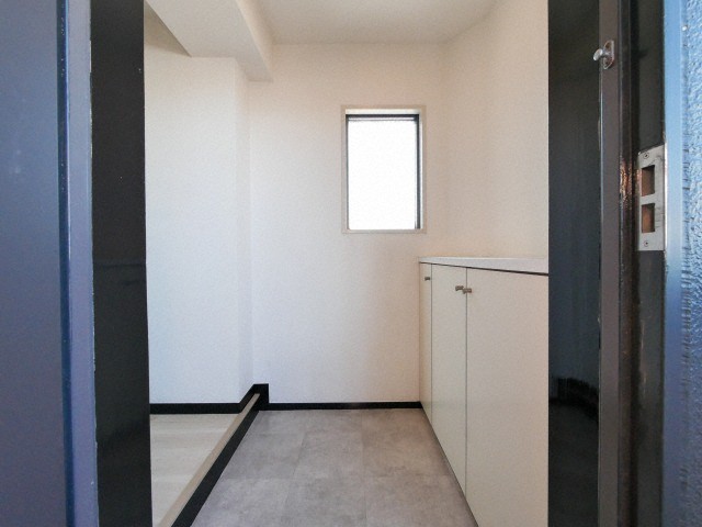 玄関　収納もある玄関です