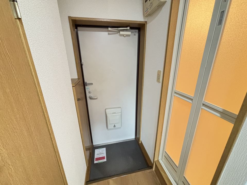 玄関　靴箱あります