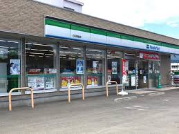 コンビニ　ファミリーマート地下鉄白石駅前店（コンビニ）まで414m