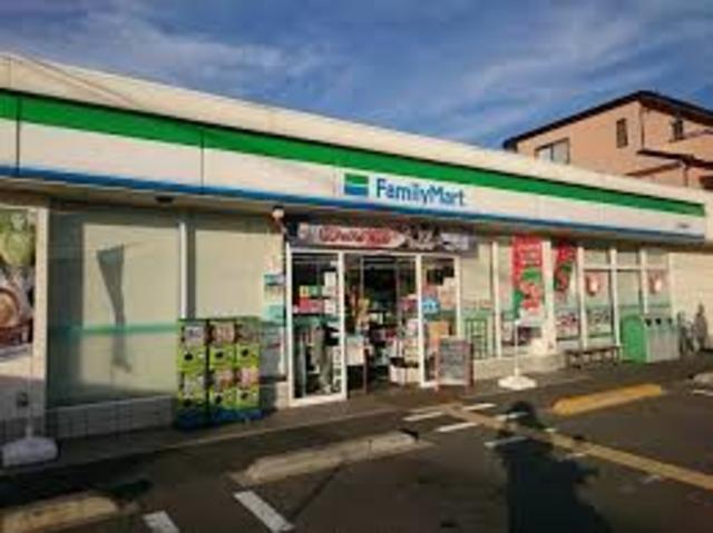 コンビニ　ファミリーマート枚方星丘店（コンビニ）まで247m